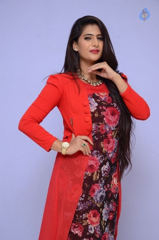 Neha Saxena New Photos - 20 / 31 photos