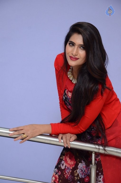 Neha Saxena New Photos - 24 / 31 photos