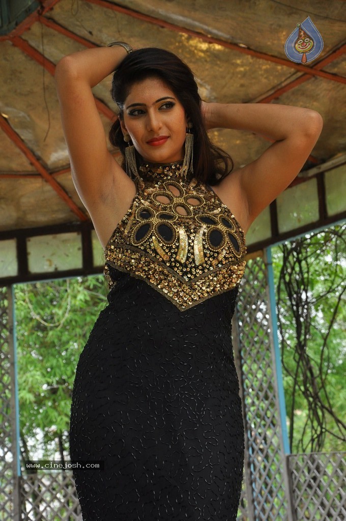 Neha Saxena New Stills - 36 / 53 photos