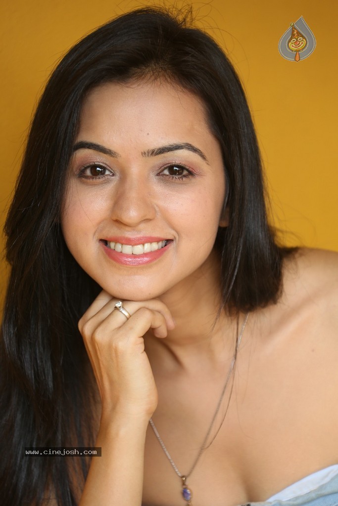 Neha Seraa Latest Photos - 38 / 148 photos