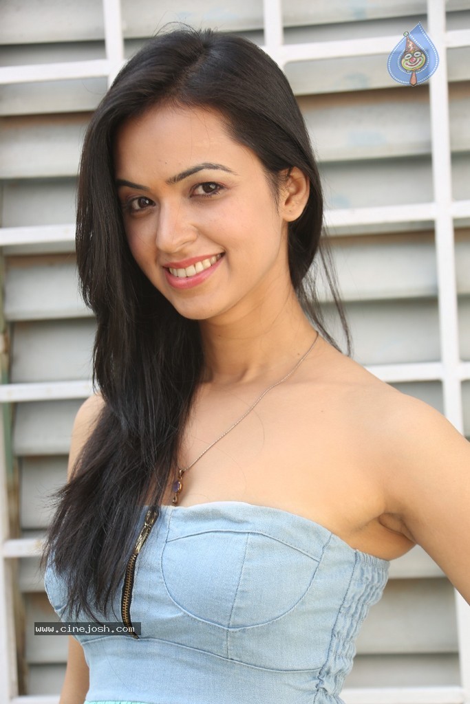 Neha Seraa Latest Photos - 71 / 148 photos