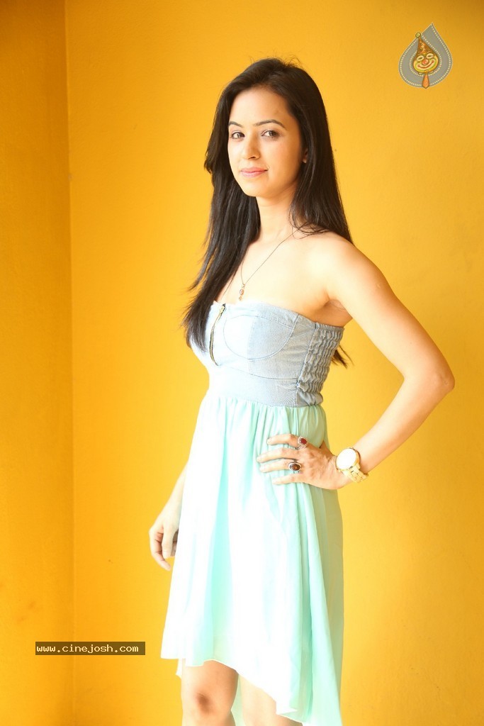 Neha Seraa Latest Photos - 74 / 148 photos