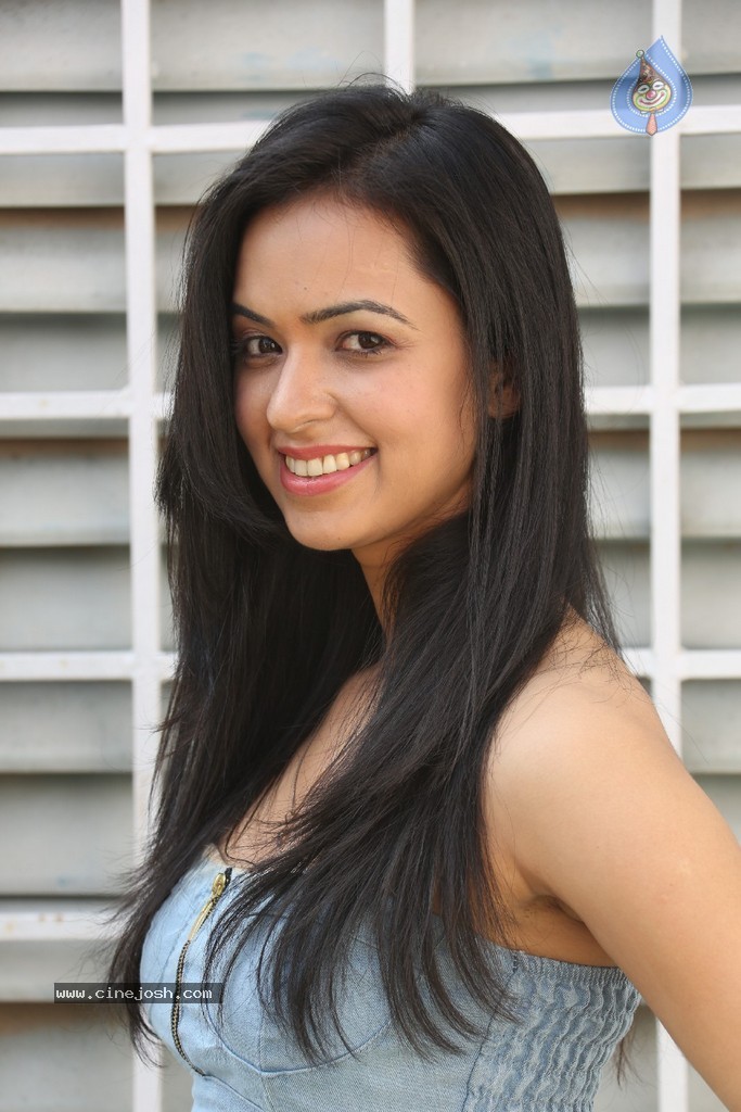 Neha Seraa Latest Photos - 78 / 148 photos