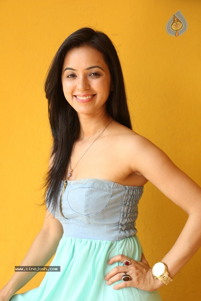 Neha Seraa Latest Photos - 79 / 148 photos