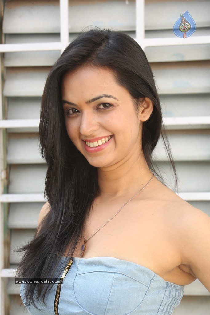 Neha Seraa Latest Photos - 83 / 148 photos