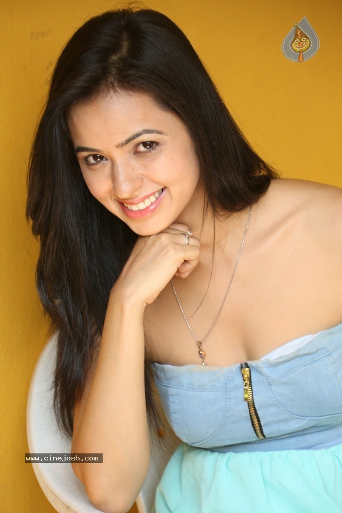 Neha Seraa Latest Photos - 125 / 148 photos