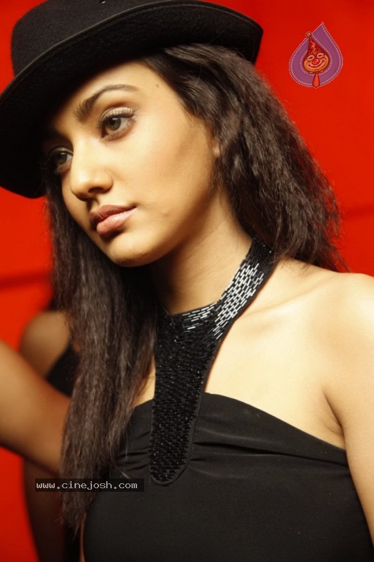 Neha Sharma Gallery - 16 / 60 photos