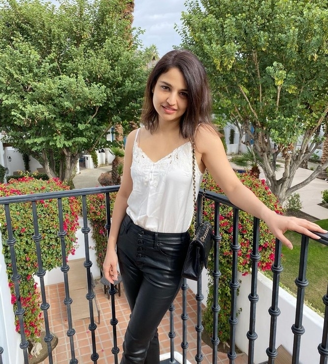 Neha Sharma Stills - 5 / 12 photos