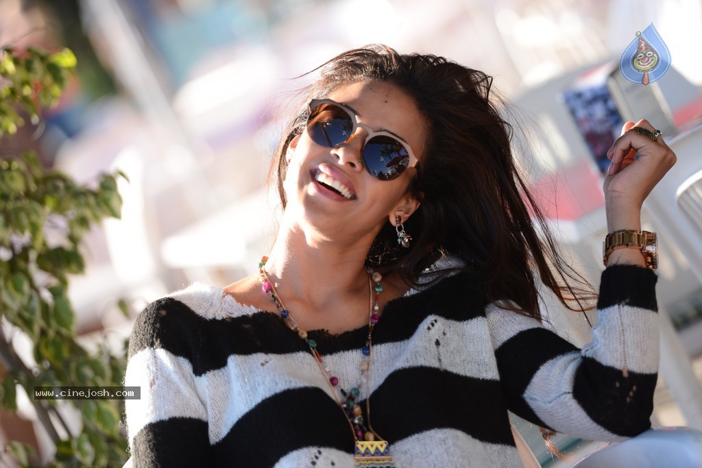 Nicole New Hot Stills - 34 / 88 photos