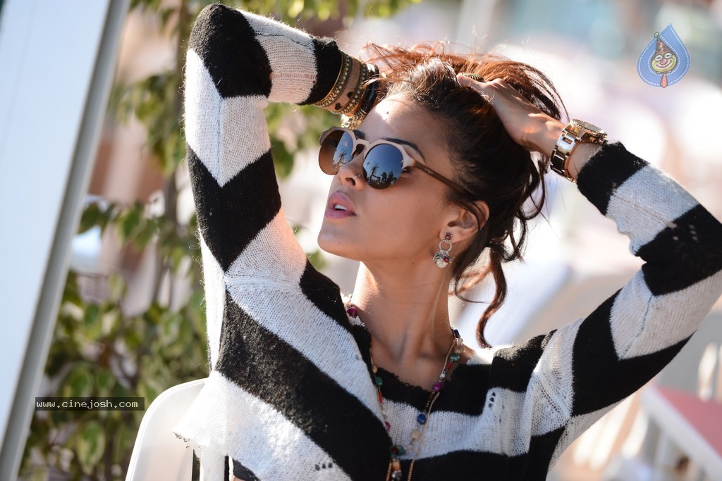 Nicole New Hot Stills - 65 / 88 photos