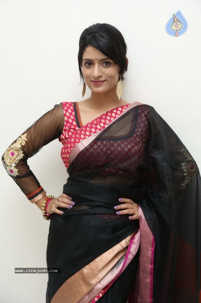 Nidhi Nautiyal New Stills - 7 / 131 photos