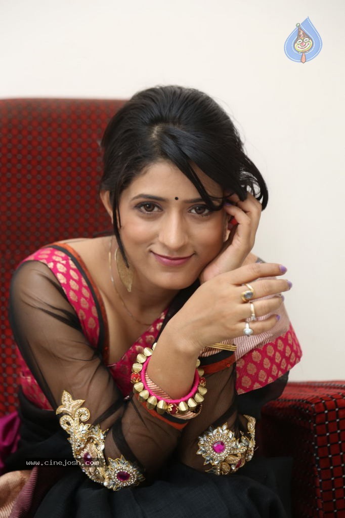 Nidhi Nautiyal New Stills - 16 / 131 photos