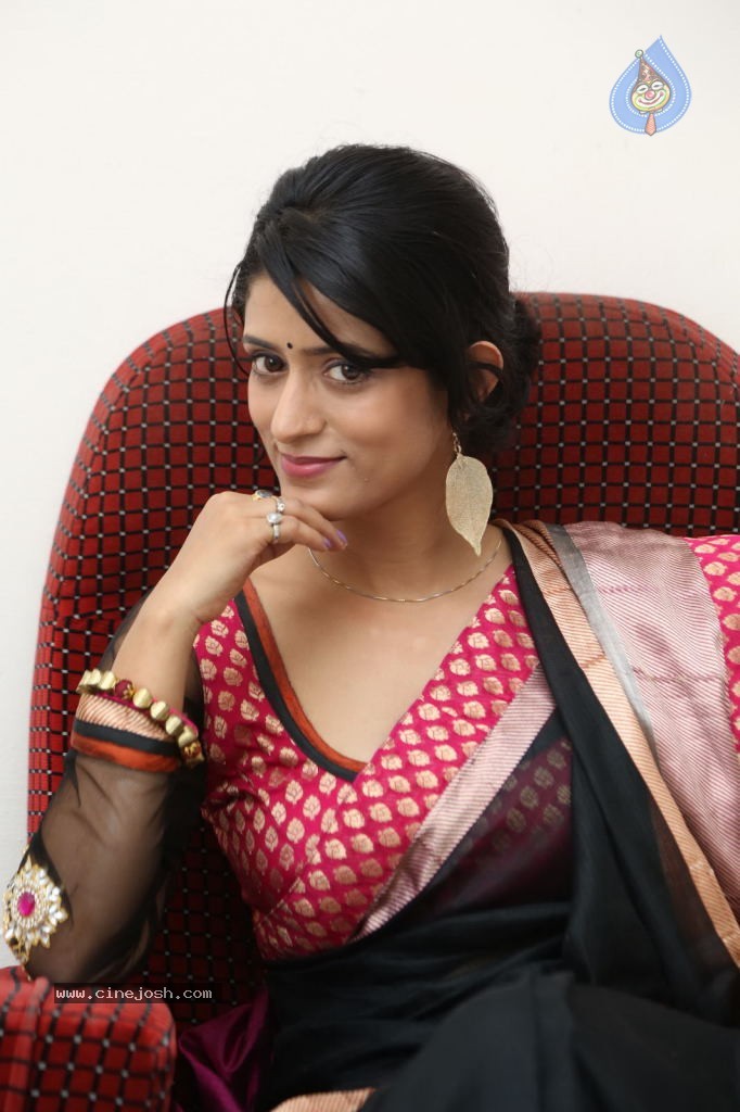 Nidhi Nautiyal New Stills - 21 / 131 photos