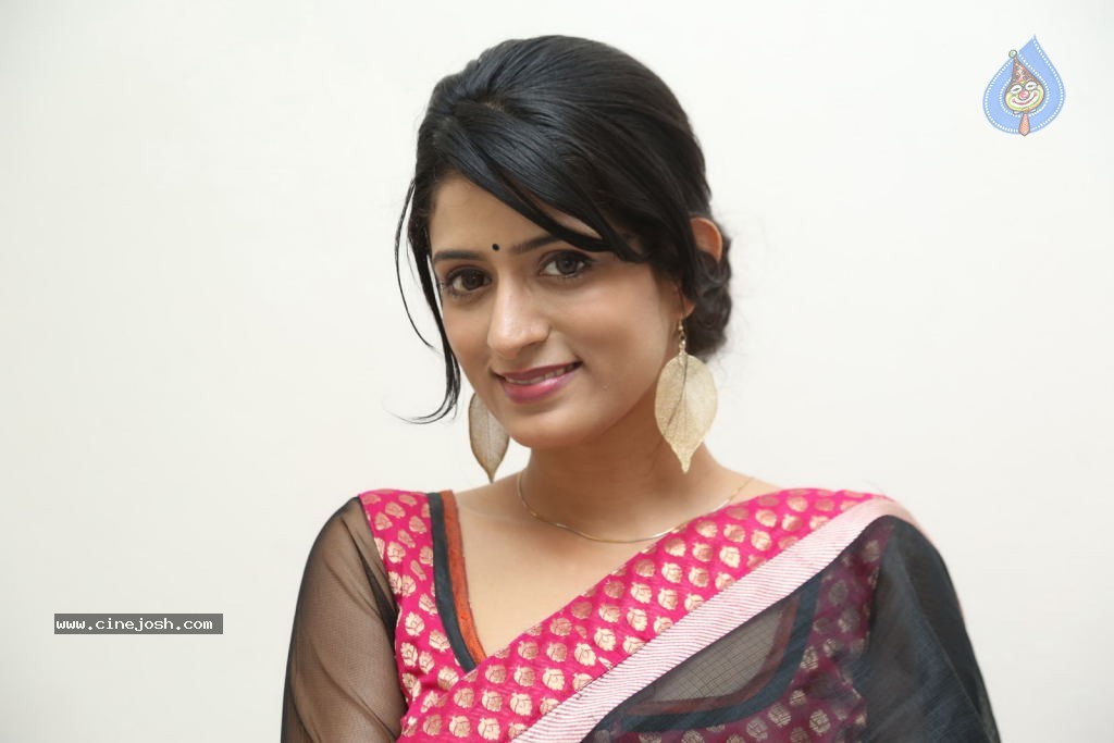 Nidhi Nautiyal New Stills - 23 / 131 photos