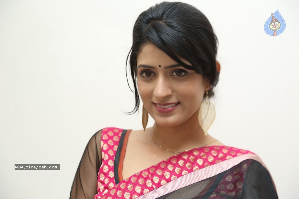 Nidhi Nautiyal New Stills - 27 / 131 photos