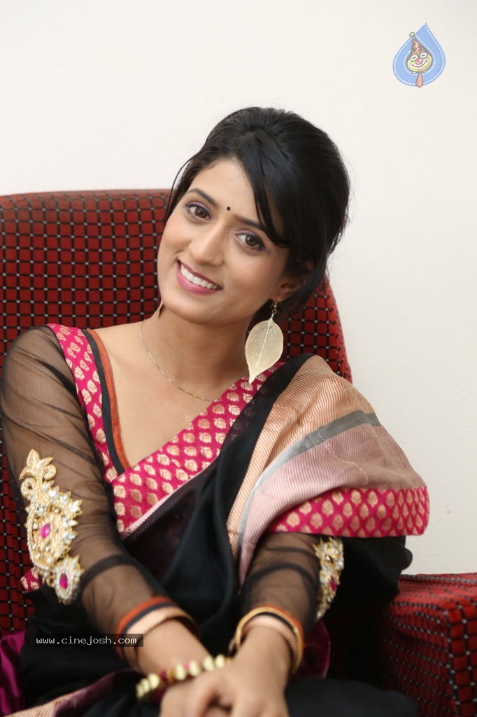 Nidhi Nautiyal New Stills - 31 / 131 photos