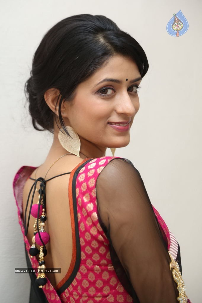 Nidhi Nautiyal New Stills - 33 / 131 photos