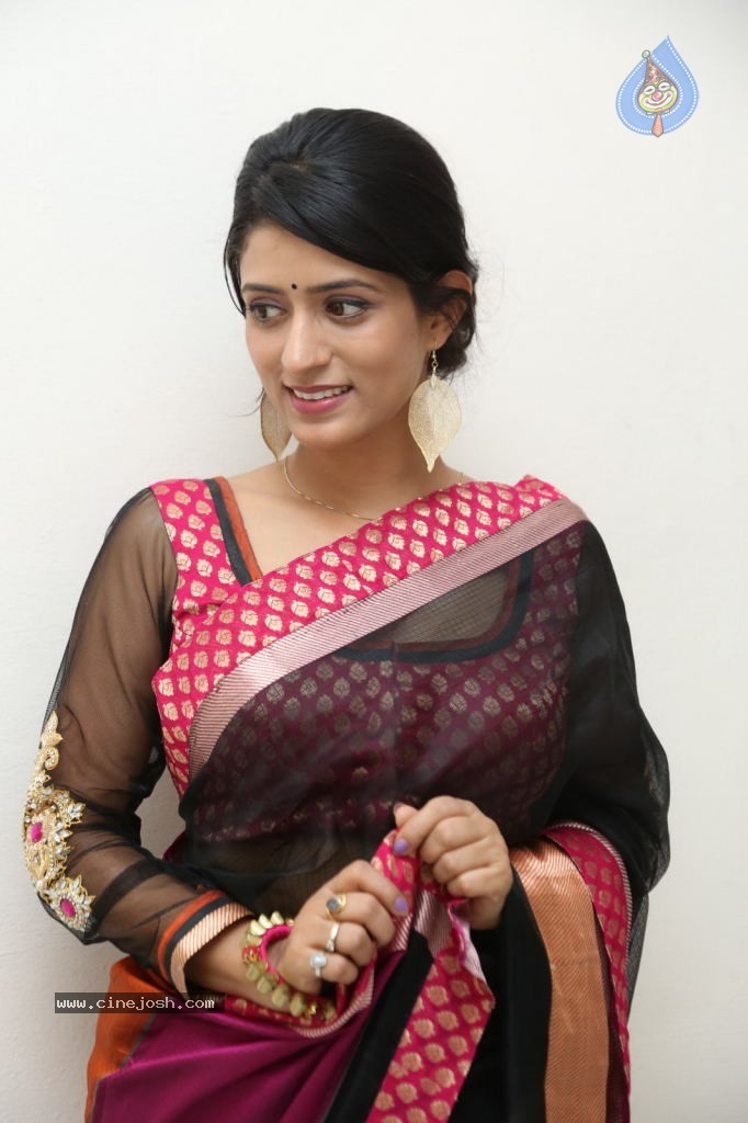 Nidhi Nautiyal New Stills - 41 / 131 photos