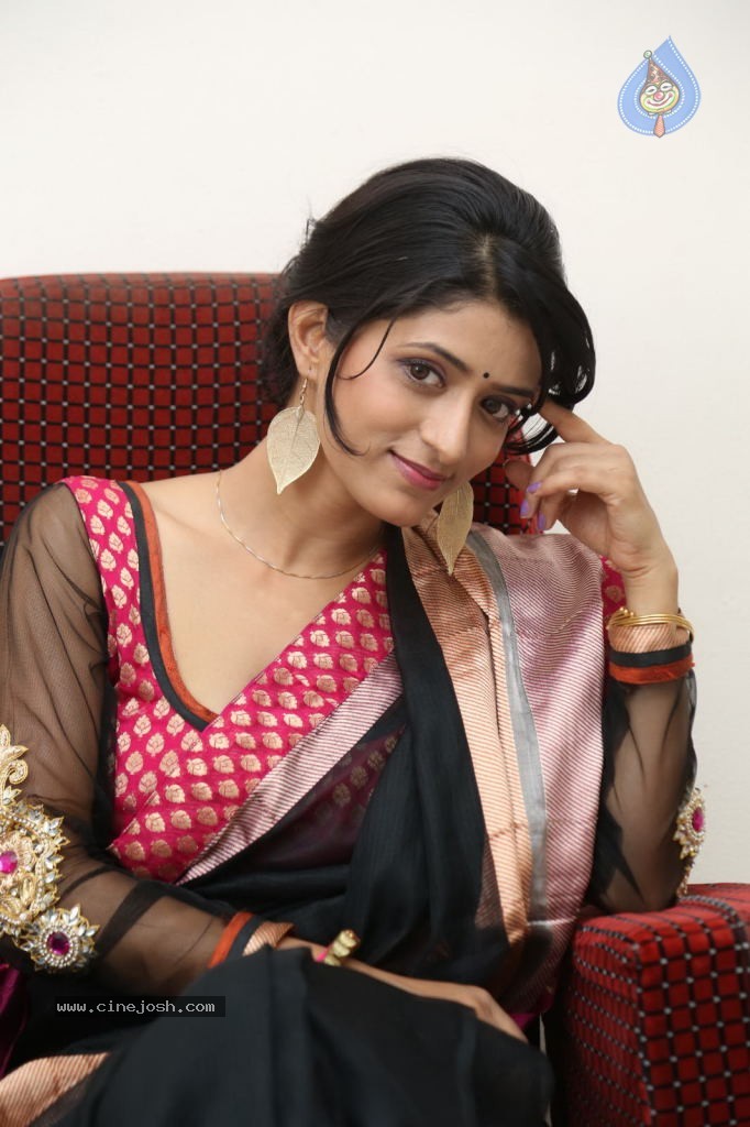 Nidhi Nautiyal New Stills - 49 / 131 photos