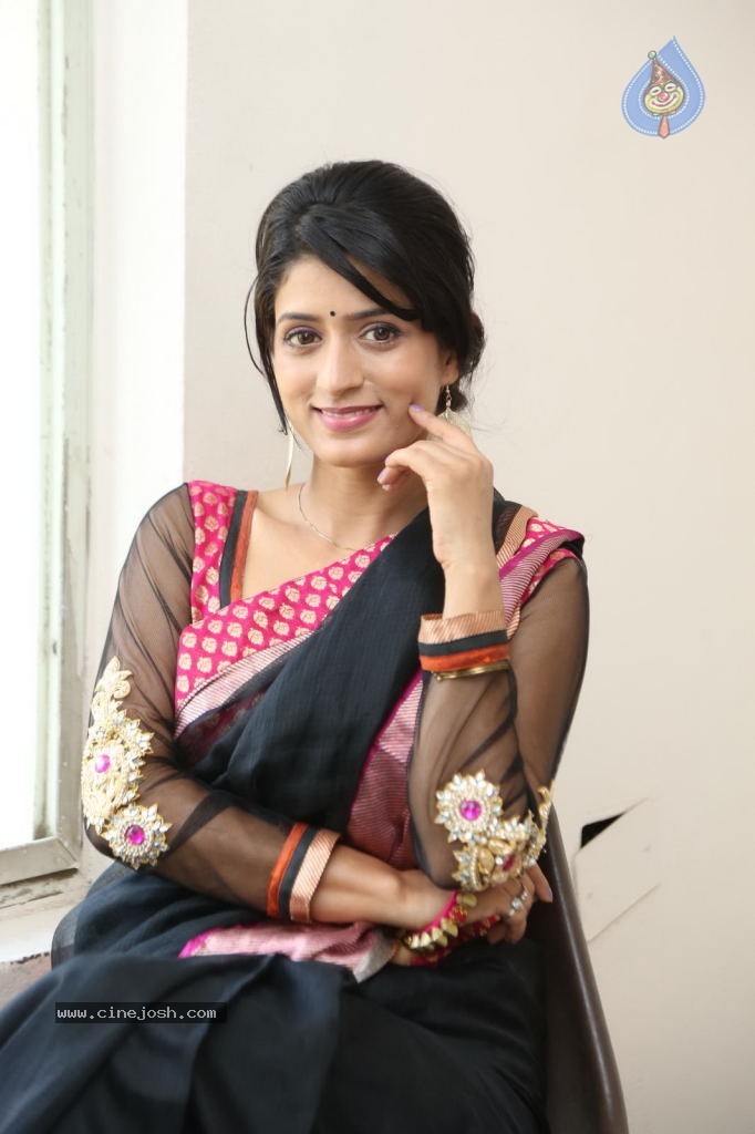 Nidhi Nautiyal New Stills - 50 / 131 photos