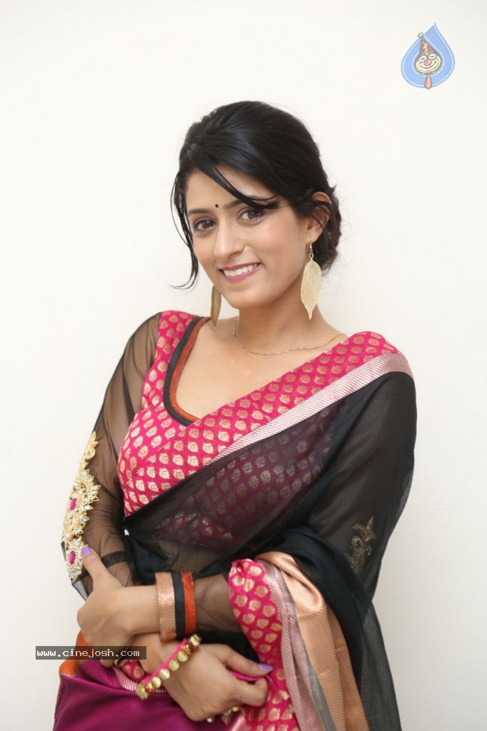 Nidhi Nautiyal New Stills - 59 / 131 photos