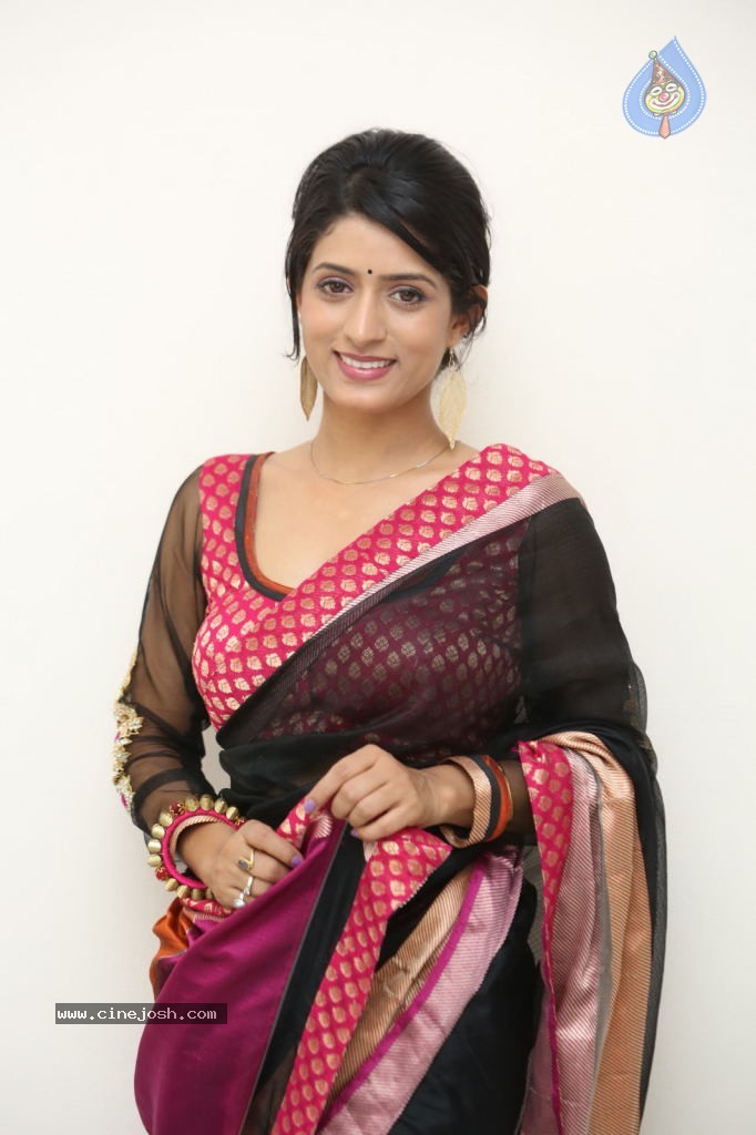 Nidhi Nautiyal New Stills - 84 / 131 photos