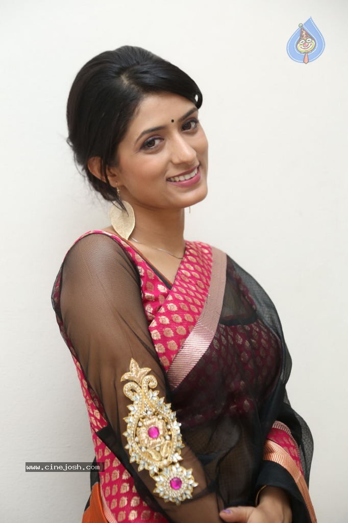 Nidhi Nautiyal New Stills - 103 / 131 photos