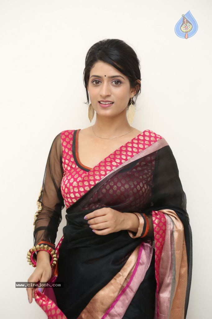 Nidhi Nautiyal New Stills - 115 / 131 photos