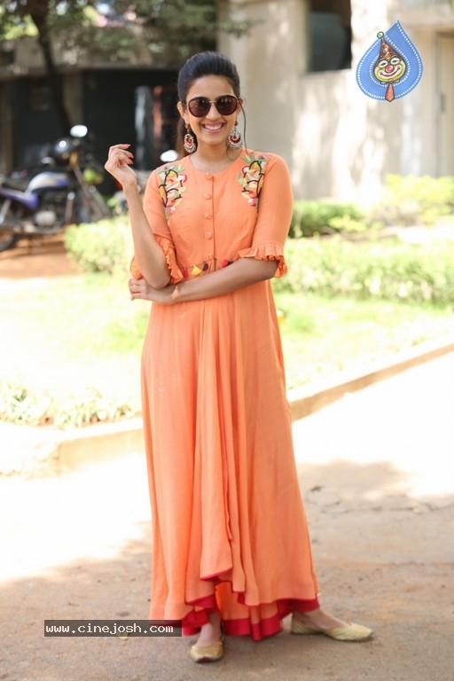 Niharika Konidela Pictures - 1 / 9 photos