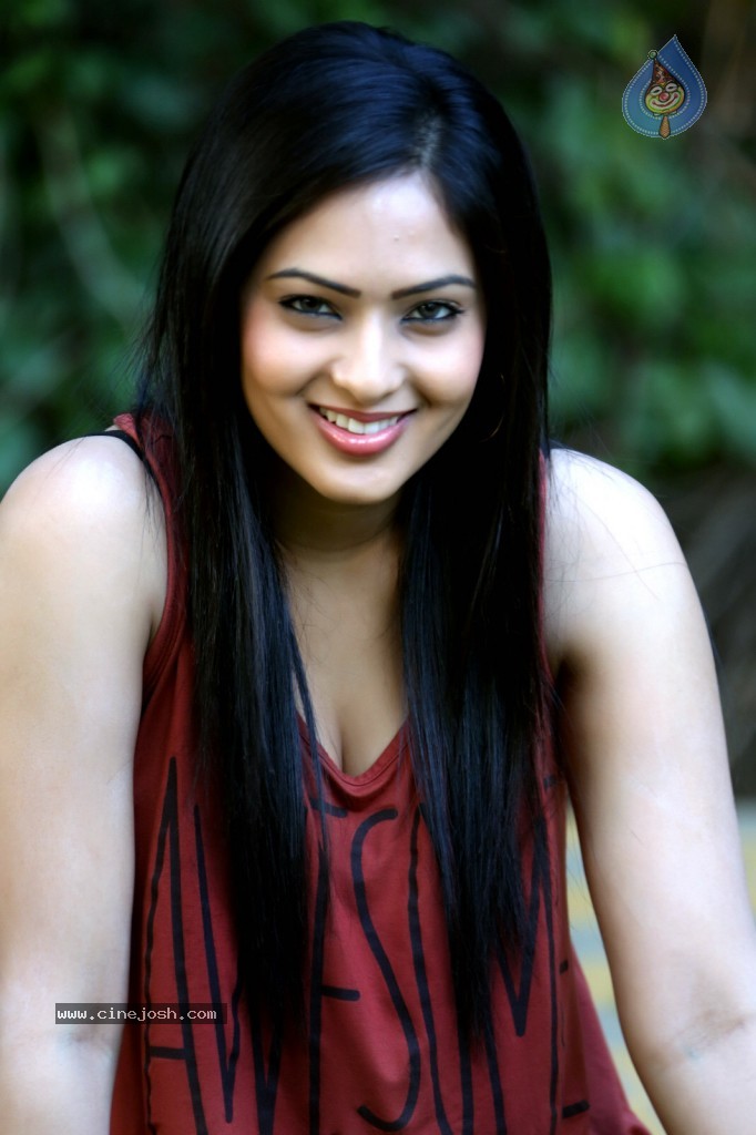Nikesha Patel Latest Gallery - 26 / 125 photos