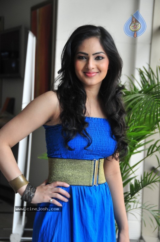 Nikesha Patel Latest Stills - 23 / 54 photos