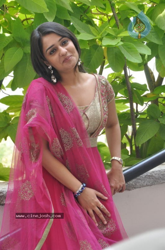 Nikhita New Photos - 49 / 86 photos