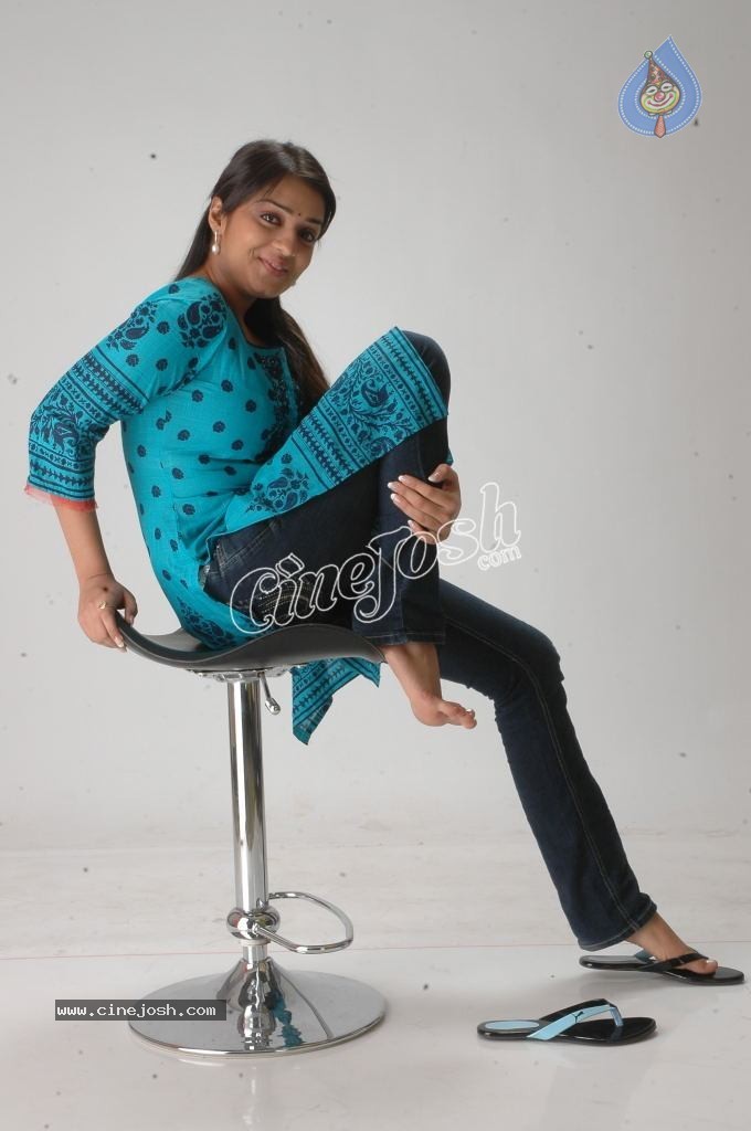 Nikhita Stills - 45 / 48 photos