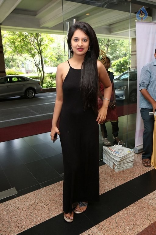 Nikita Bisht New Photos - 29 / 33 photos