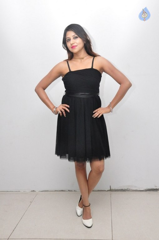 Nikita Chhabria New Photos - 6 / 21 photos