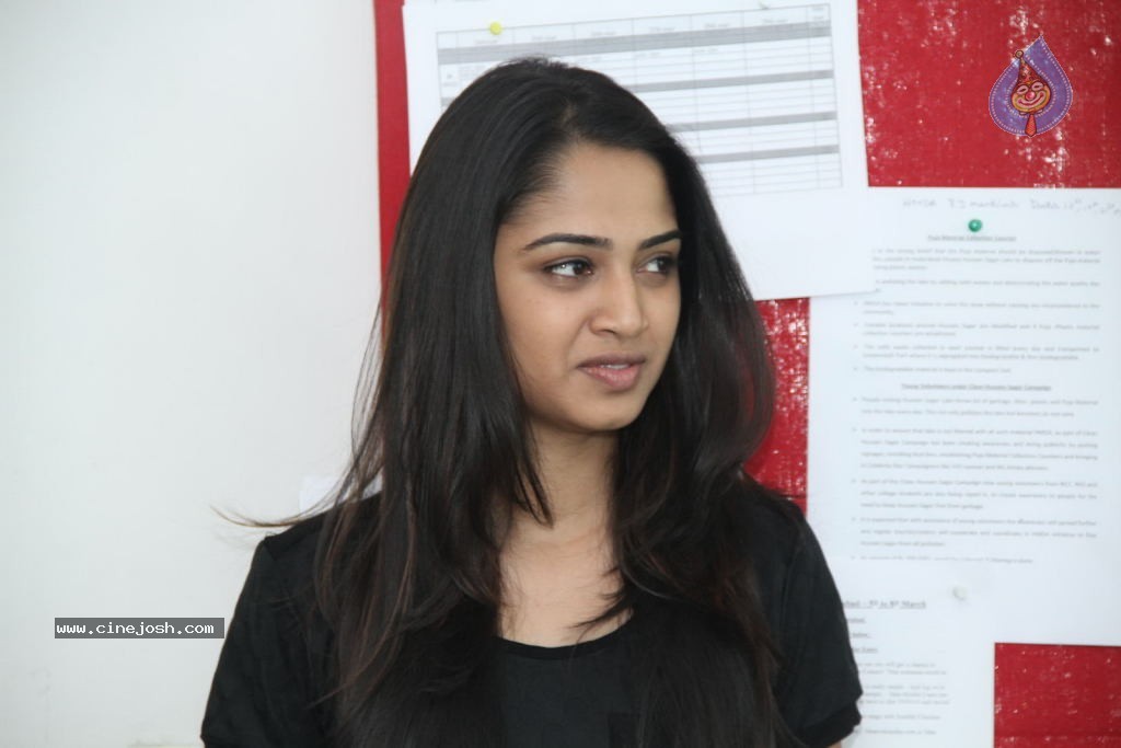 Nikitha Anil New Photos - 26 / 54 photos