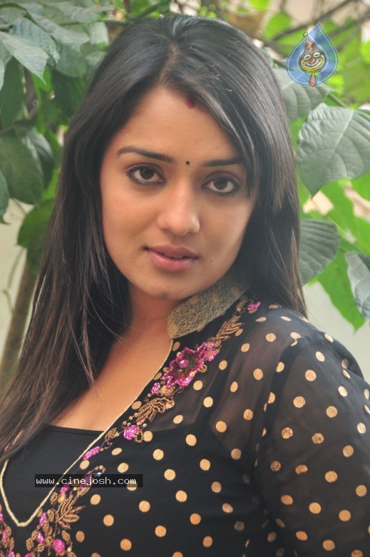 Nikitha Gallery - 39 / 40 photos