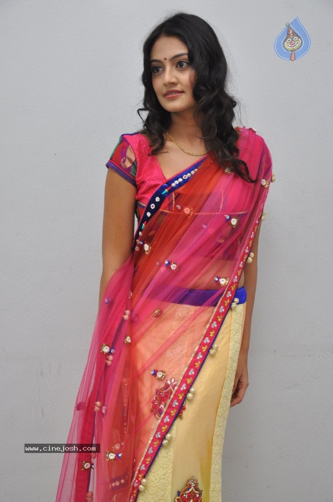 Nikitha Narayan Hot Gallery - 6 / 59 photos