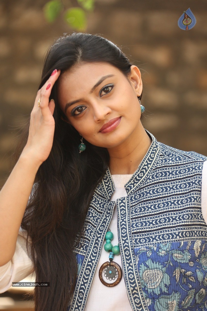 Nikitha Narayan Latest Photos - 40 / 56 photos