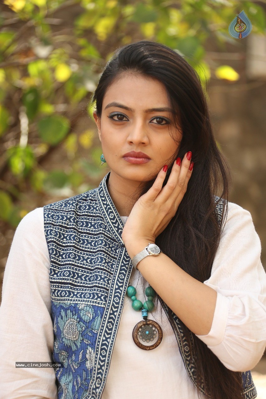 Nikitha Narayan Latest Photos - 42 / 56 photos