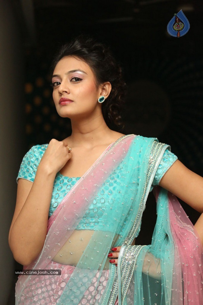 Nikitha Narayan Latest Pics - 33 / 90 photos