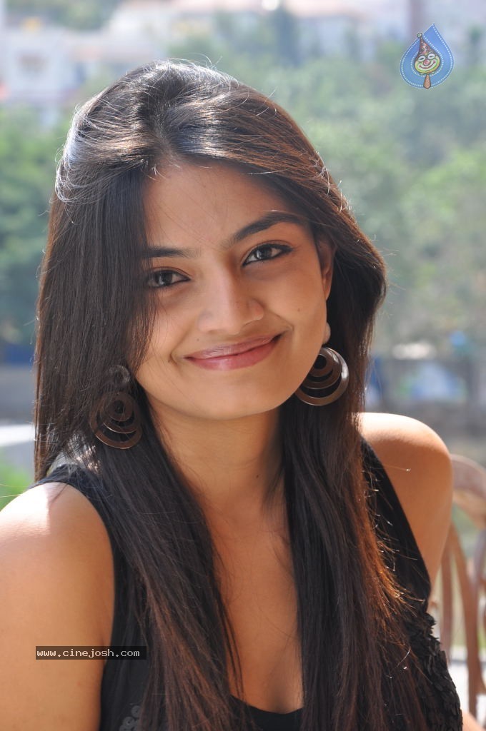 Nikitha Narayan Latest Stills - 32 / 81 photos