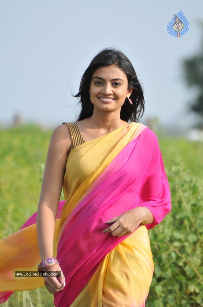 Nikitha Narayan New Stills - 22 / 108 photos