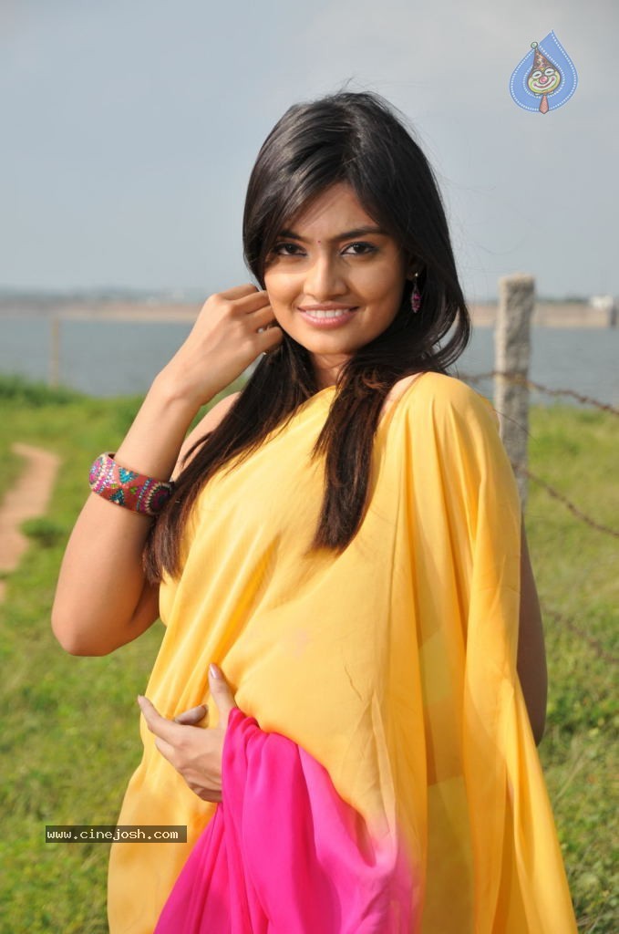 Nikitha Narayan New Stills - 51 / 108 photos