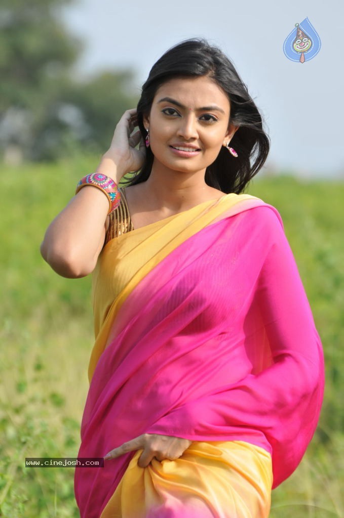 Nikitha Narayan New Stills - 56 / 108 photos