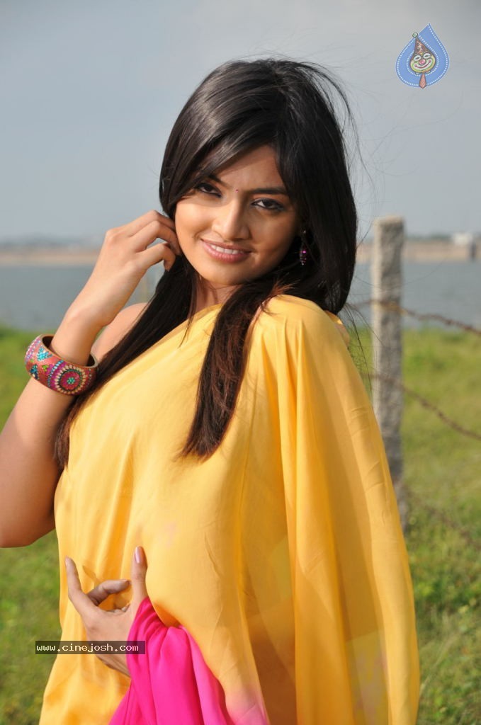 Nikitha Narayan New Stills - 57 / 108 photos