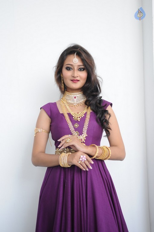 Nilofer Latest Pics - 14 / 24 photos