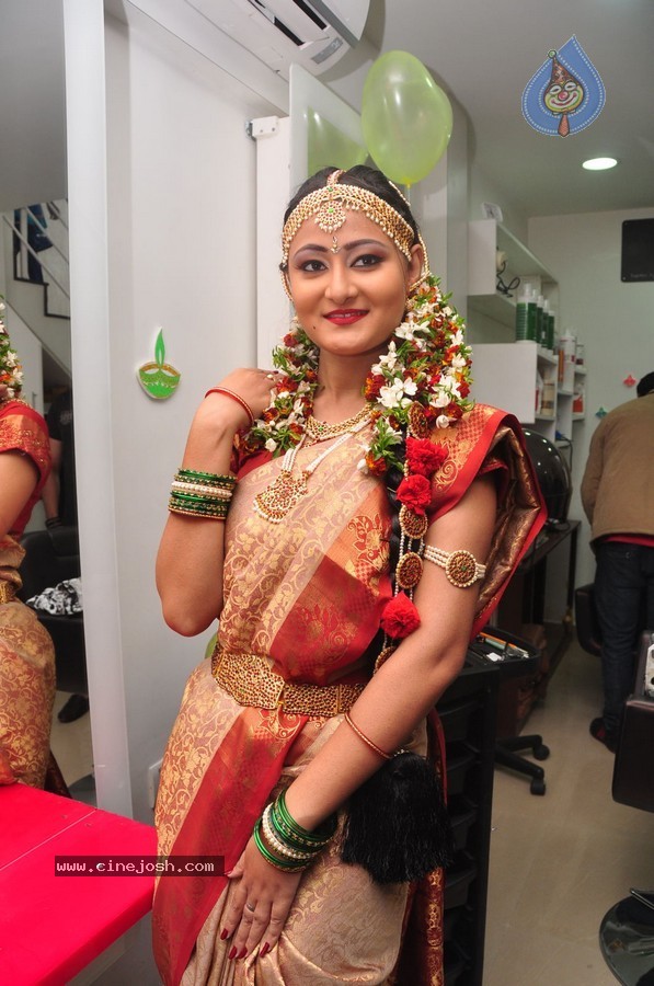 Nilofer Photos - 6 / 29 photos