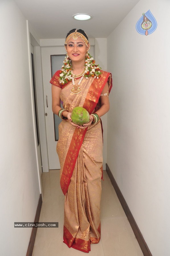 Nilofer Photos - 14 / 29 photos