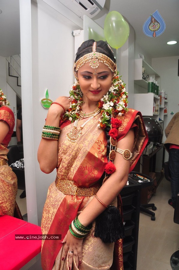 Nilofer Photos - 28 / 29 photos